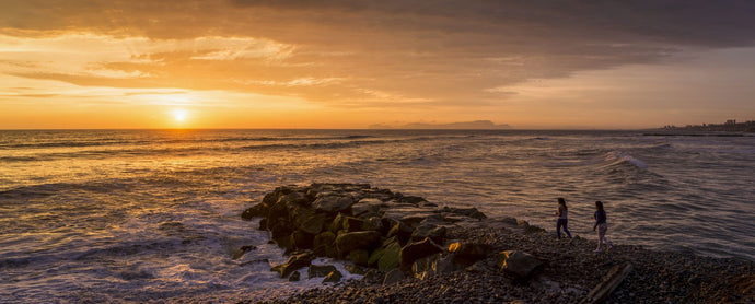 View of Pacific ocean at dusk, Playa Waikiki, Miraflores District, Lima, Peru